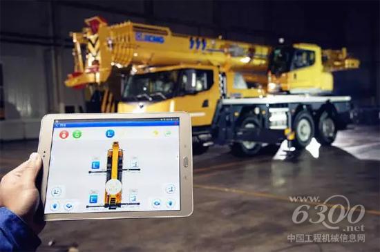 全球首臺(tái)ipad智能操作全地面起重機(jī)XCA60