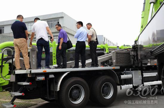 客戶親自登上中聯重科4.0設備觀摩體驗