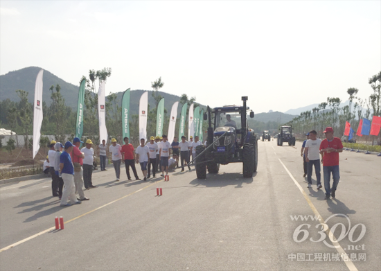 雷沃歐豹成為濱州機手大賽唯一指定用車5.png