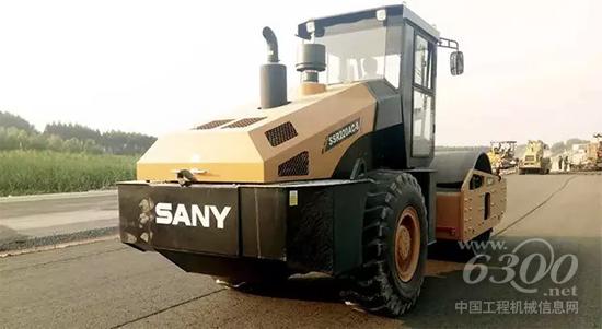 三一SSR220AC-8壓路機建設廣西梧柳高速公路
