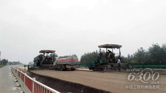 合寧高速擴(kuò)改建項(xiàng)目中，徐工RP755攤鋪機(jī)老驥伏櫪，比翼雙飛！