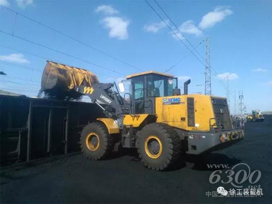 太行山旁，徐工V系列裝載機奔波貨場、煤場