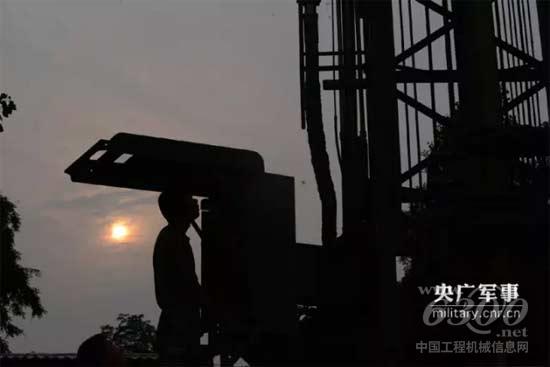 官兵檢測機(jī)械運(yùn)轉(zhuǎn)情況