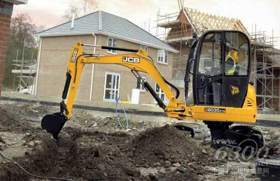 JCB小型挖掘機可以配置多種屬具