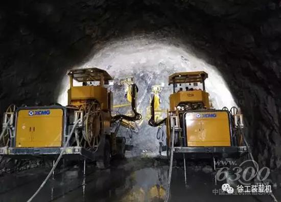 徐工TZ系列鑿巖臺車奮戰大盤山隧道