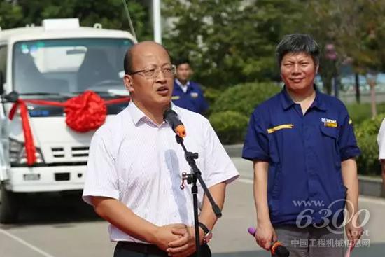 徐工機(jī)械總裁助理、徐工進(jìn)出口公司總經(jīng)理劉建森在交付儀式上致辭