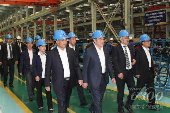 周鐵根市長視察徐工巴西生產現場