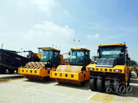 徐工高端、成套化道路機(jī)械整齊停放在天津·五洲國際集裝箱碼頭