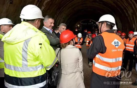 黑山總理久卡諾維奇視察南北高速公路隧道建設工地