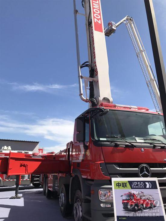 被譽為“戰狼”的JP50大跨距舉高噴射消防車