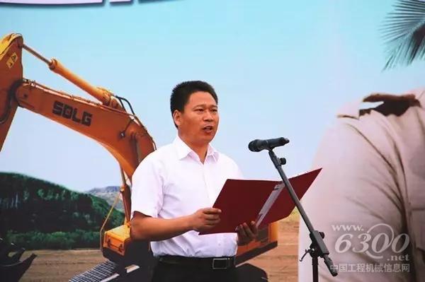 國家職業技能鑒定中心考評員、考核鑒定組組長謝耘宣讀考核規則