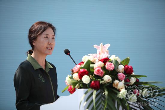 中國建筑業協會機械管理與租賃分會會長張燕娜致閉幕辭