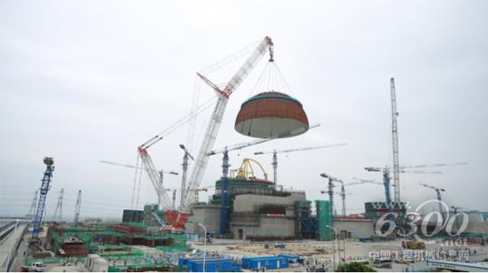 2017年5月，中聯重科ZCC3200NP起重機助力“華龍一號”穹頂成功吊裝