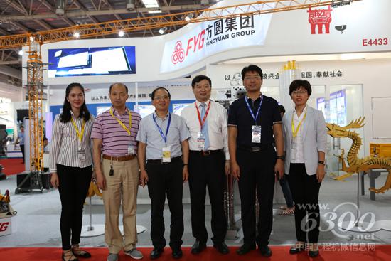 中國工程機械工業協會、常務副會長兼秘書長蘇子孟來到方圓集團展位