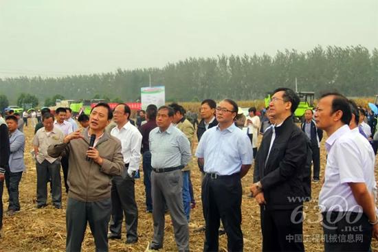 農業部農機化司、中國農機化協會、安徽省農機局及玉麥豆專家組領導、教授、專家親臨現場