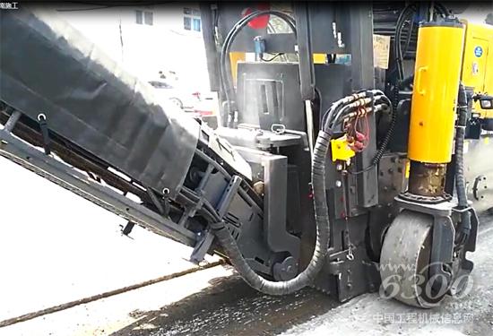  徐工XM1003系列銑刨機云南地區(qū)市政道路施工工程