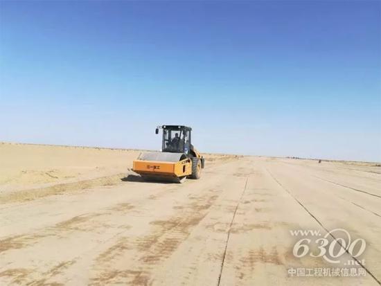 施工中的壓路機