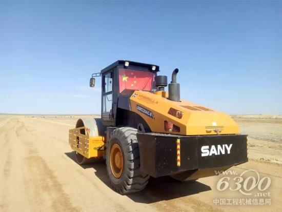 新一代C8全液壓單鋼輪壓路機
