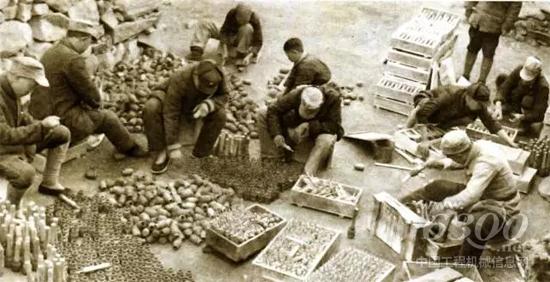 1943年5月，在抗日戰(zhàn)爭峰火中，華興鐵工廠成立，工人邊生產(chǎn)邊襲擊日寇據(jù)點