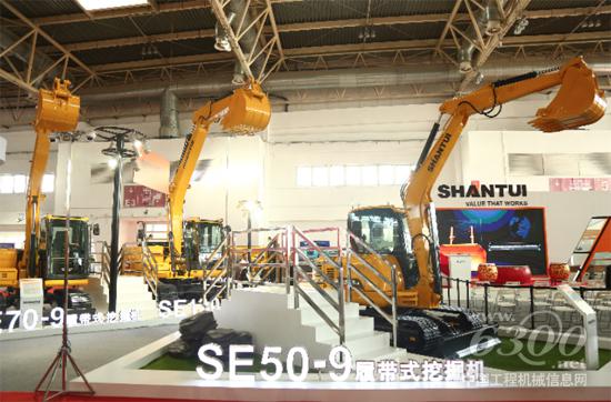 山推參展的3款挖掘機
