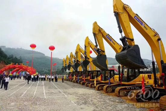 柳工挖掘機助力百色市隆林各族自治縣鶴東大道建設(shè)