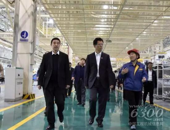 徐州市豐縣黨政代表團(tuán)考察徐工重卡