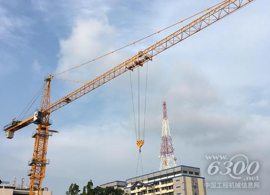 中聯重科TC7525-16D正在建設科倫坡克里斯特廣場項目