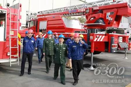 高寧宇校長一行參觀徐工V5系列消防車調試場及生產車間