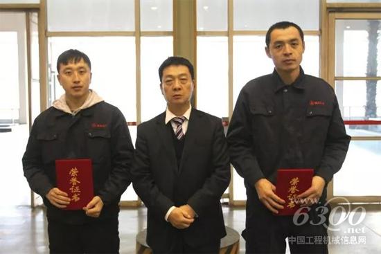 為獲獎選手頒獎