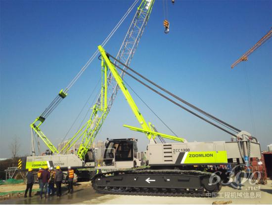 中聯重科ZCC1300履帶起重機正在組裝中