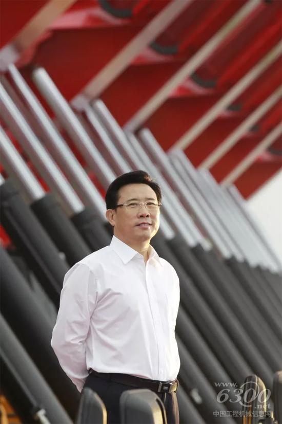 一集團董事長梁穩根