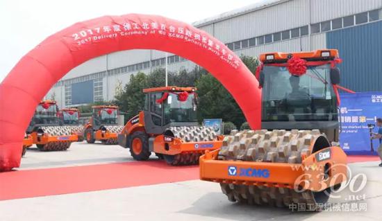 徐工北美百臺壓路機發運