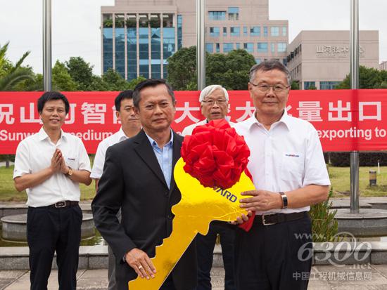 山河智能中大型挖掘機大批量出口泰國