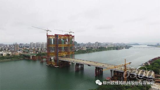  柳州白沙大橋鋼箱梁頂推施工