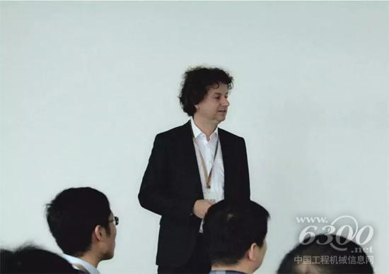 林茨工廠董事總經理Gert Reichetseder