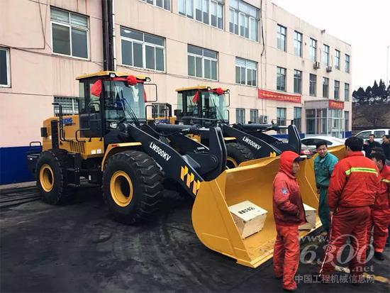 徐工裝載機“私人訂制”成功交付某大型港口