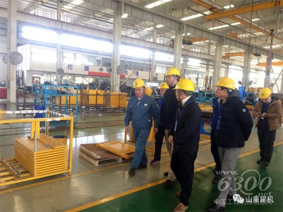 山推進出口公司總經理朱志一行到訪山重建機