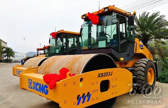 活動現場實物徐工壓路機產品展區