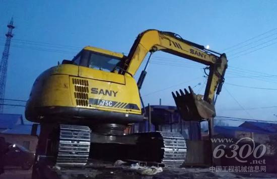 張仁起購買的第一臺SY75挖掘機