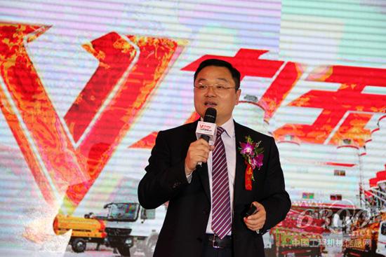 江蘇三翼工程機械有限公司董事長鄧富義做政策宣講