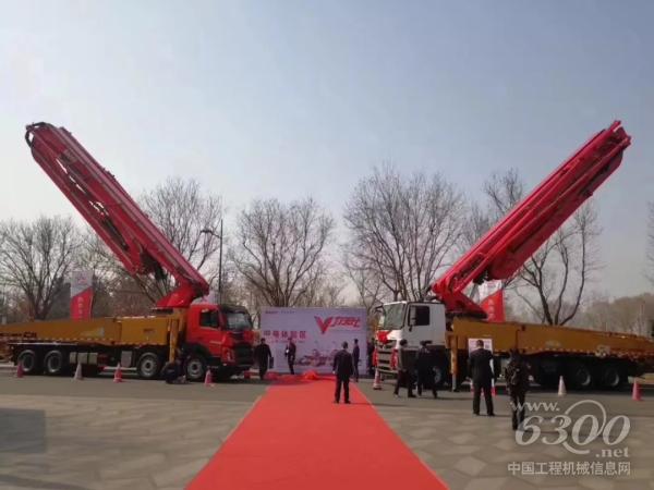 太原站，外場展區(qū)，我們的泵車霸氣的擺了個V字