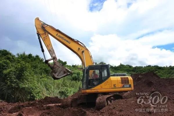 圖為922E土方基礎(chǔ)設施建設施工現(xiàn)場