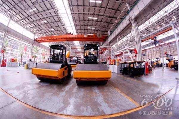 機械式壓路機領(lǐng)軍企業(yè)也轉(zhuǎn)投全液壓壓路機