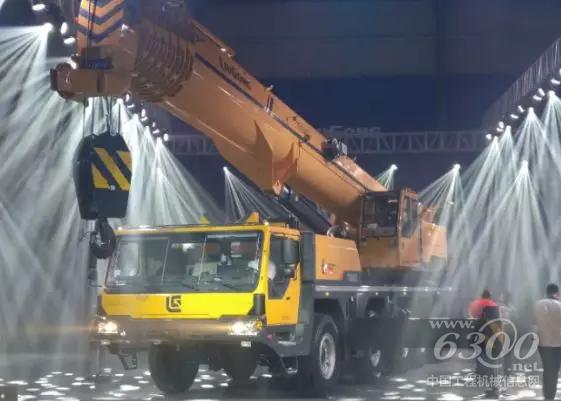 130噸TC 1300C7 <a href=http://product.d1cm.com/qichediao/ target=_blank>汽車起重機</a>
