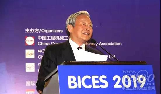 協會名譽會長、首席顧問韓學松代表設計大賽組委會介紹歷屆大賽開展情況