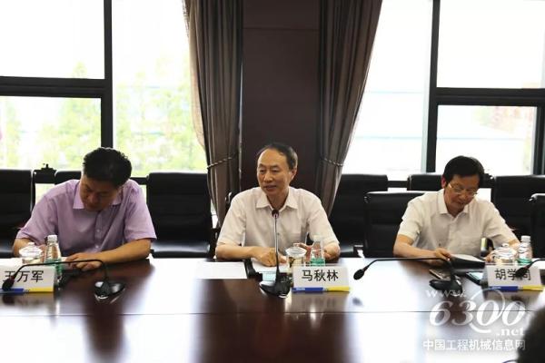 工業互聯網座談會上，馬秋林介紹了江蘇工業互聯網的發展情況以及下一步的政策和發展思路