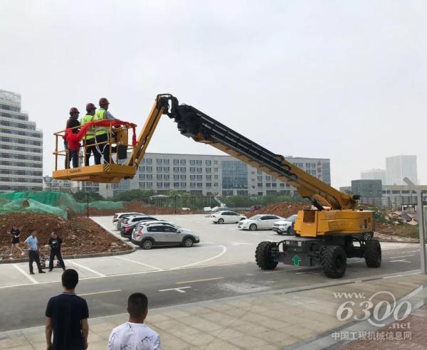 分享結束后，行業同仁紛紛到現場進行設備登高體驗