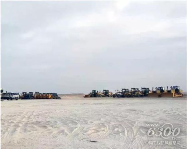 山工機械系列產品在科威特沙漠中施工