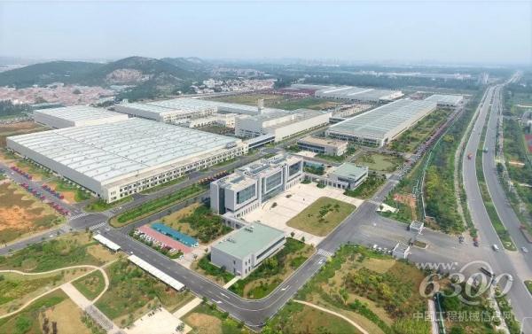 徐工2015年斥巨資建成國內智能化程度最高、規模最大的現代化重卡制造單體工廠。