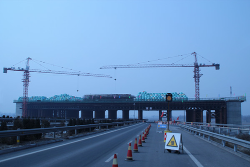 跨汾平高速系桿拱橋